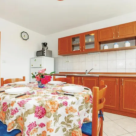 Amazing Apartment In Jadranovo With Wifi *