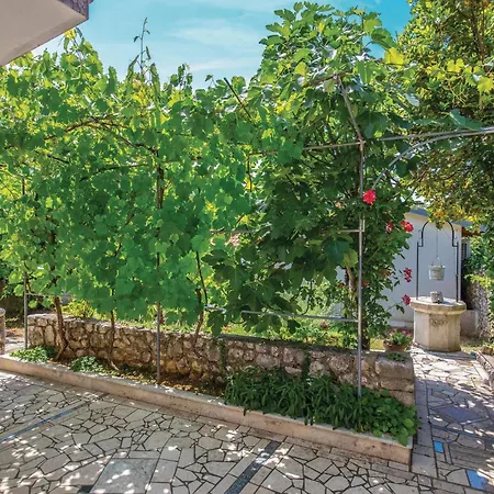 Amazing Apartment In Jadranovo With Wifi Jadranovo