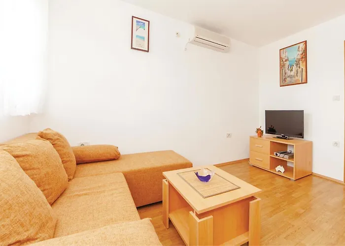 Beautiful Apartment In Jadranovo *